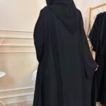 ⁦عباية مقفلة كلاسيك محددة بأسود⁩ - الصورة ⁦5⁩