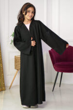 عبايه بناتية مطرزة على اكمام بشكل ورورد بلون اسود