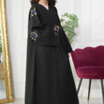 عبايه بناتية مطرزة على اكمام بشكل ورورد بلون الكحلي