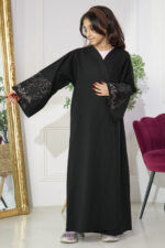 ⁦عباية بناتية مطرز بني على الاكمام⁩ - الصورة ⁦2⁩