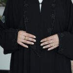 ⁦عباية لنا كريب بياقة و شك اسود⁩ - الصورة ⁦4⁩