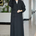 ⁦عباية كلوش ساده بقيطان اسود⁩ - الصورة ⁦2⁩