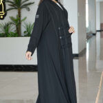 ⁦عباية كلوش ساده بقيطان اسود⁩ - الصورة ⁦3⁩