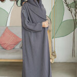 ⁦عباية بليزر رمادي بكسرات من الاجناب⁩ - الصورة ⁦5⁩