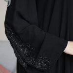 ⁦عبايه الماسة كريب بتطريز بشك اسود⁩ - الصورة ⁦3⁩