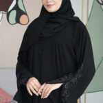 عبايه الماسة كريب بتطريز بشك اسود