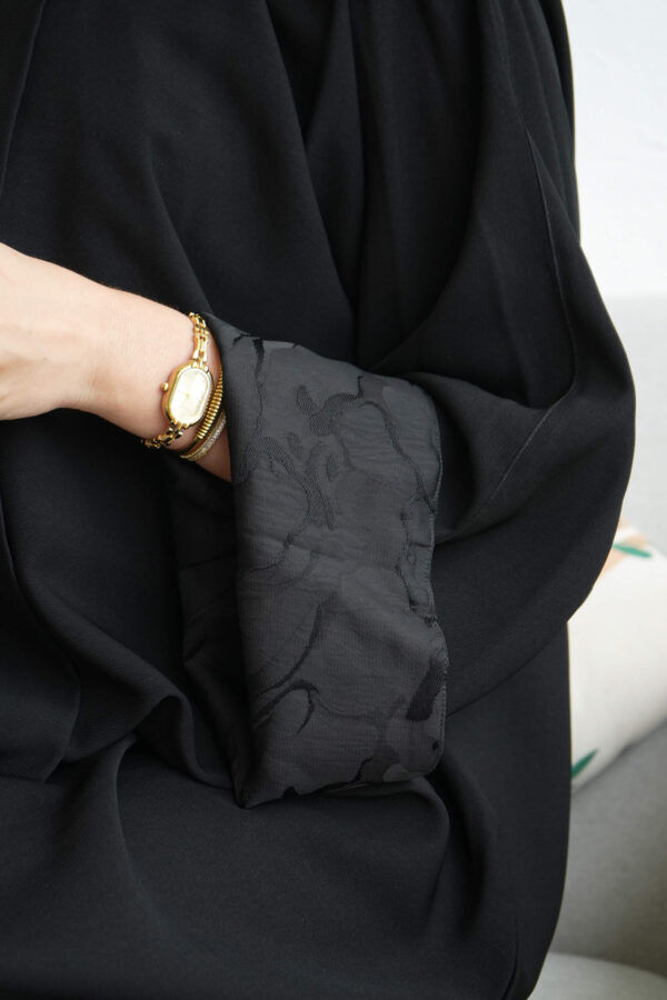 ⁦عبايه لهفة كريب كلاسيك بكم طي⁩ - الصورة ⁦3⁩