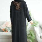 ⁦عباية بليزر بتطريز كحلي محدد من اطراف⁩ - الصورة ⁦6⁩