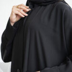 عباية عملية بسحاب مخفي مزينه بزراير من الأمام نص كلوش