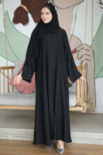 ⁦عباية كتف بتطريز اسود مخفي على اكمام⁩ - الصورة ⁦2⁩