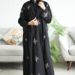 ⁦عباية كادي كلوش مطرزة بورود بيج كامل للعباية⁩ - الصورة ⁦2⁩