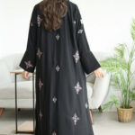 ⁦عباية كادي كلوش مطرزة بورود بيج كامل للعباية⁩ - الصورة ⁦6⁩