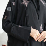 ⁦عباية كادي كلوش مطرزة بورود بيج كامل للعباية⁩ - الصورة ⁦7⁩