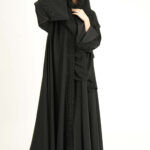 عباية كلوش بتطريز كلفه مخمل ورود اسود نص كلوش