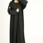 ⁦عباية بدقات بكم مفصول جاكار مشجره بالأسود⁩ - الصورة ⁦6⁩