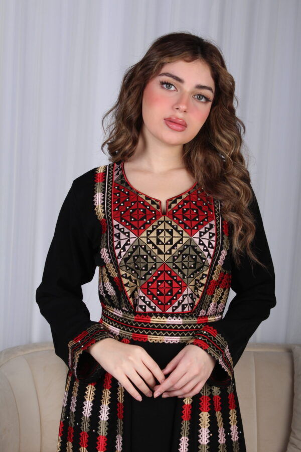 ⁦جلابية سعودية تطريز ملكي فاخر⁩ - الصورة ⁦7⁩