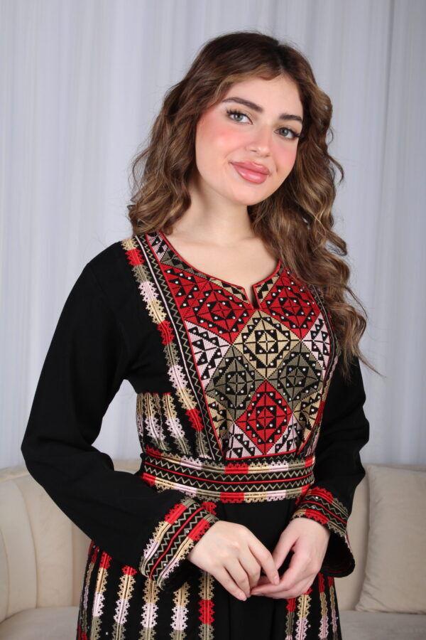 ⁦جلابية سعودية تطريز ملكي فاخر⁩ - الصورة ⁦9⁩