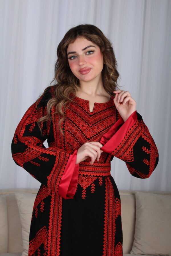 ⁦جلابية سدو بتطريز عربي فخم⁩ - الصورة ⁦2⁩