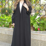 ⁦عباية بليزر اسود بتطريز شك اسود من جانب العلوى⁩ - الصورة ⁦3⁩