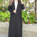 ⁦عباية بليزر اسود بتطريز شك اسود من جانب العلوى⁩ - الصورة ⁦5⁩