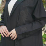 ⁦عباية بليزر اسود بتطريز شك اسود من جانب العلوى⁩ - الصورة ⁦16⁩