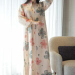 ⁦جلابيه وردي بلياقه مشجره وروده (7)⁩ - الصورة ⁦3⁩