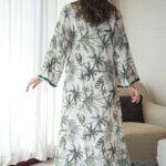 ⁦جلابيه لياقة اخضر مزينه بشريط من حلق و اكمام⁩ - الصورة ⁦7⁩