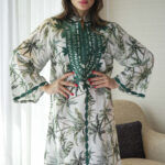 ⁦جلابيه لياقة اخضر مزينه بشريط من حلق و اكمام⁩ - الصورة ⁦9⁩