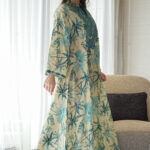 جلابيه لياقة تركواز مزينه بشريط من حلق و اكمام