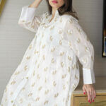 ⁦جلابية ابيض بدقات ورود ذهبي وابيض⁩ - الصورة ⁦6⁩