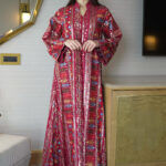 جلابية بياقة احمر بترتر وتطريز كامل