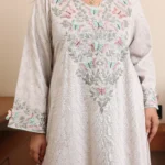 ⁦جلابيه بيج بفصوص ورورد من صدر⁩ - الصورة ⁦2⁩