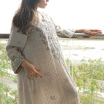 ⁦جلابيه بيج بفصوص ورورد من صدر⁩ - الصورة ⁦11⁩