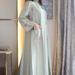 ⁦جلابية تيفاني لنن قطعتين مشجره بشك و ترتر من اجناب⁩ - الصورة ⁦4⁩