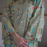 ⁦جلابية بياقة تيفاني بترتر وتطريز كامل⁩ - الصورة ⁦10⁩