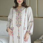 ⁦جلابية بيج بتطريز دقات ملونة من الأمام كامل⁩ - الصورة ⁦4⁩