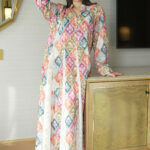 ⁦جلابية خربزي مزينه بدقات زرار من امام⁩ - الصورة ⁦2⁩