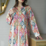 ⁦جلابية خربزي مزينه بدقات زرار من امام⁩ - الصورة ⁦9⁩