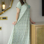 ⁦جلابية تيفاني بدقات مثلث اخضر و رصاصي⁩ - الصورة ⁦9⁩