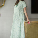 ⁦جلابية تيفاني بدقات مثلث اخضر و رصاصي⁩ - الصورة ⁦4⁩