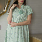 ⁦جلابية تيفاني بدقات مثلث اخضر و رصاصي⁩ - الصورة ⁦10⁩