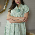 ⁦جلابية تيفاني بدقات مثلث اخضر و رصاصي⁩ - الصورة ⁦5⁩