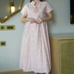 ⁦جلابية وردي بدقات مثلث وردي و رصاصي⁩ - الصورة ⁦3⁩