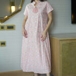 ⁦جلابية وردي بدقات مثلث وردي و رصاصي⁩ - الصورة ⁦4⁩