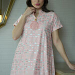 ⁦جلابية وردي بدقات مثلث وردي و رصاصي⁩ - الصورة ⁦7⁩