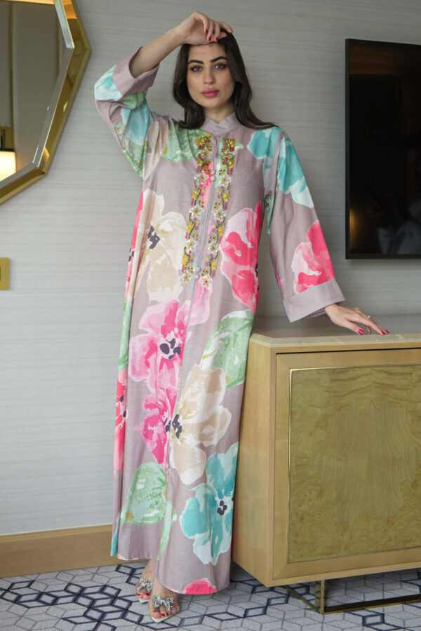 ⁦جلابيه بني خليجيه بلياقه و شك ذهبي من امام⁩ - الصورة ⁦5⁩