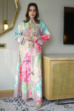 ⁦جلابيه بني خليجيه بلياقه و شك ذهبي من امام⁩ - الصورة ⁦8⁩