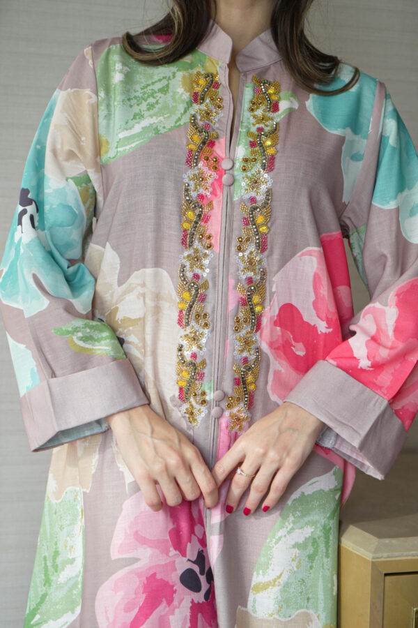 ⁦جلابيه بني خليجيه بلياقه و شك ذهبي من امام⁩ - الصورة ⁦4⁩