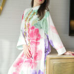 ⁦جلابيه تيفاني خليجيه بلياقه و شك ذهبي من امام⁩ - الصورة ⁦2⁩