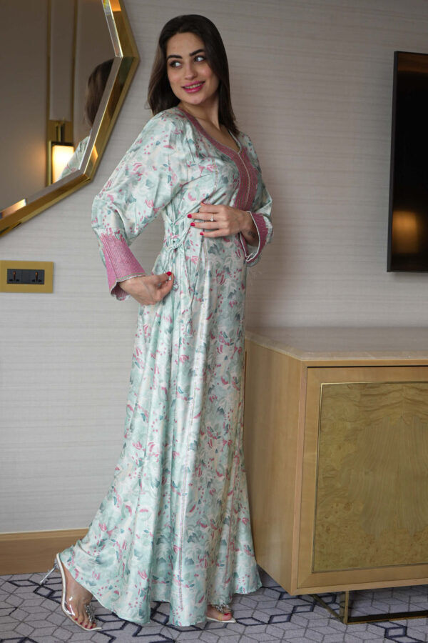 ⁦مخاوير تيفاني بورود و بربط من اجناب محدده بفصوص وردي من امام⁩ - الصورة ⁦4⁩